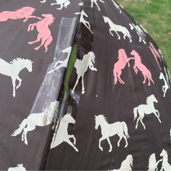 Child’s umbrella for a horse‎ and pony lover.  Brown, pink, cream. - Picture 8 of 8
